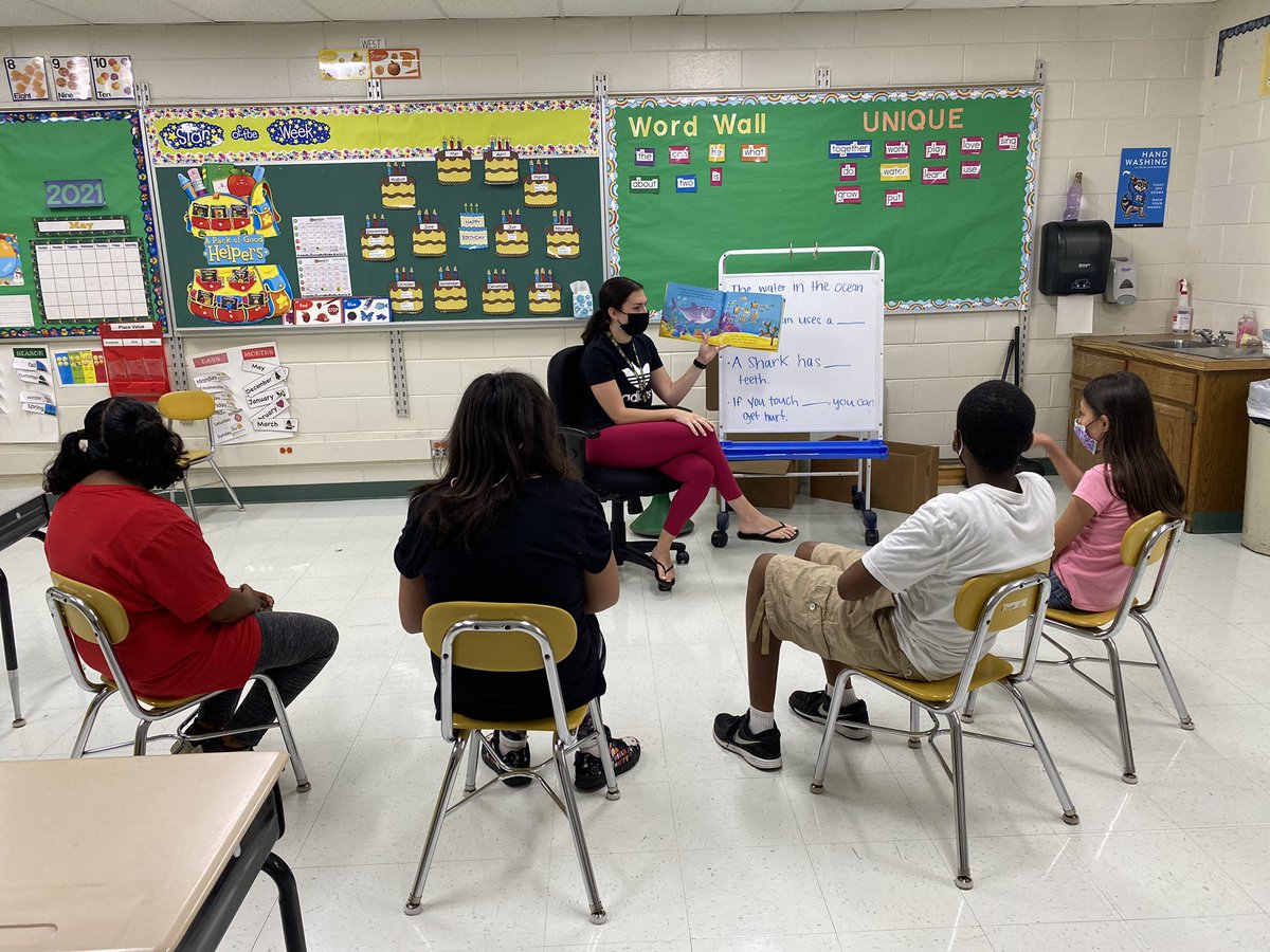 MsFlowers19's tweet photo. Ms. Webster teaching a lesson on the ocean! #education #learning #oceanlearning #d59learns #d59cares https://t.co/WRlkbcgDWn