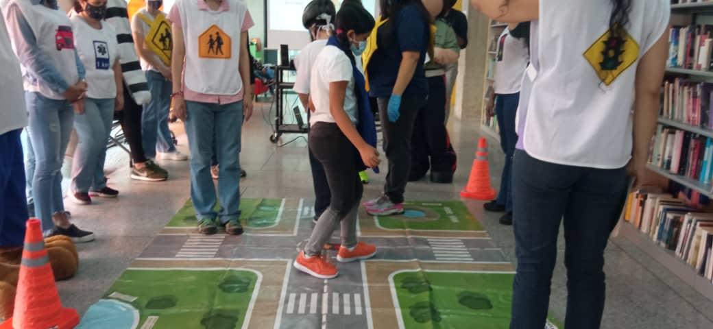 duquegustavoS's tweet photo. El Taller de Seguridad Vial para niños dictado hoy #17jun por nuestro equipo de @movilidadchacao y @culturachacao en alianza con la Fundación Zoom @ZOOMEnvios y con el acompañamiento de la Guardiana Víal de @policiachacao fue todo un éxito 🚦👏

 ¡Excelente actividad! https://t.co/ALBKbx8Xhs