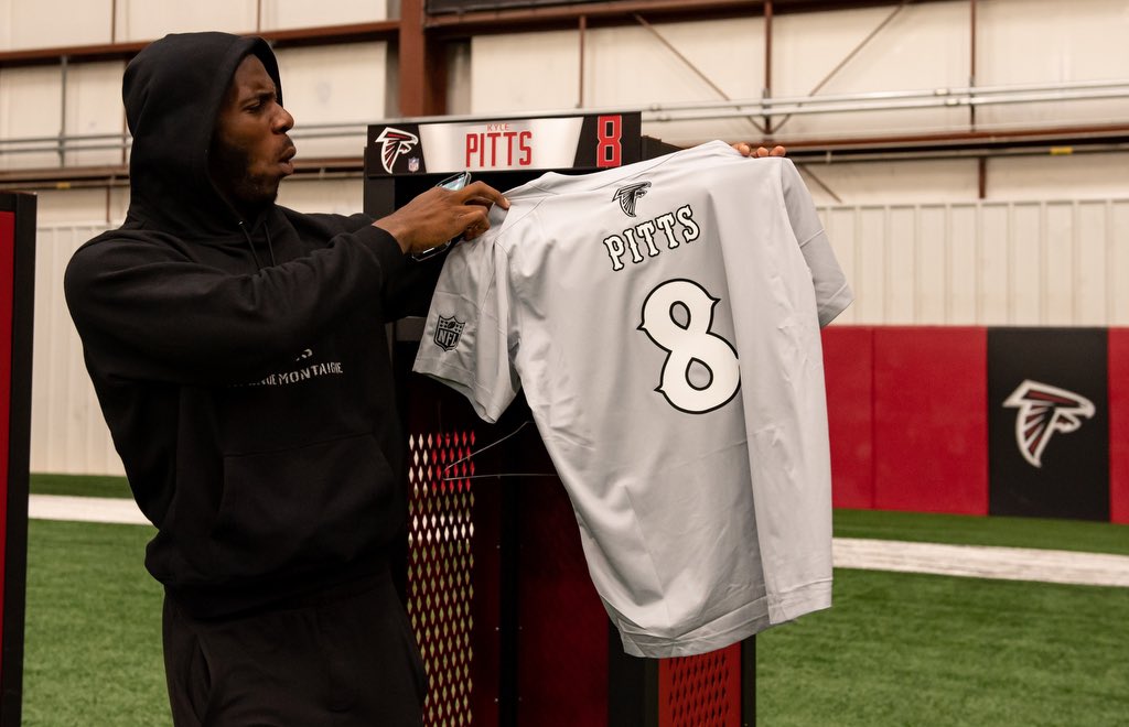 atlanta falcons baseball jersey