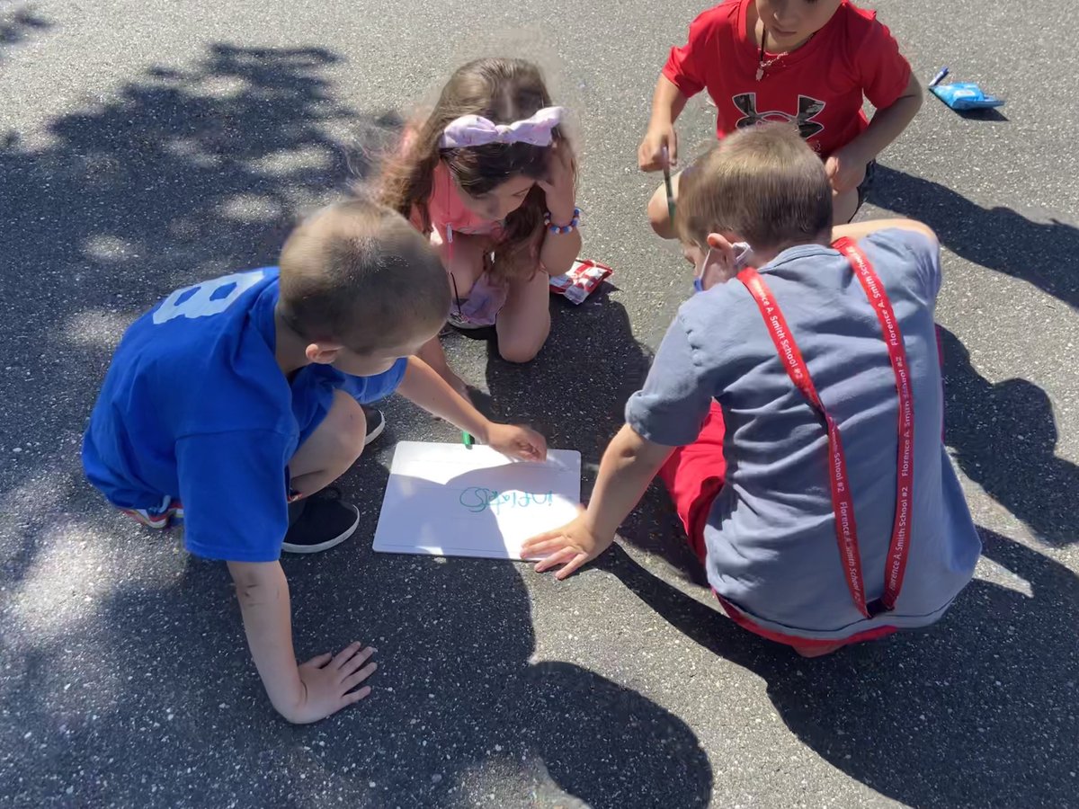 Bringing our FUNdations fun 🦉 outside! ☀️ Teams worked together to spell and mark up words. ✍️ ⁦<a href="/s_silva217/">Suzana Silva</a>⁩ ⁦<a href="/OceansideSch2/">Oceanside School #2</a>⁩ ⁦<a href="/wilsonlanguage/">Wilson Language Training</a>⁩