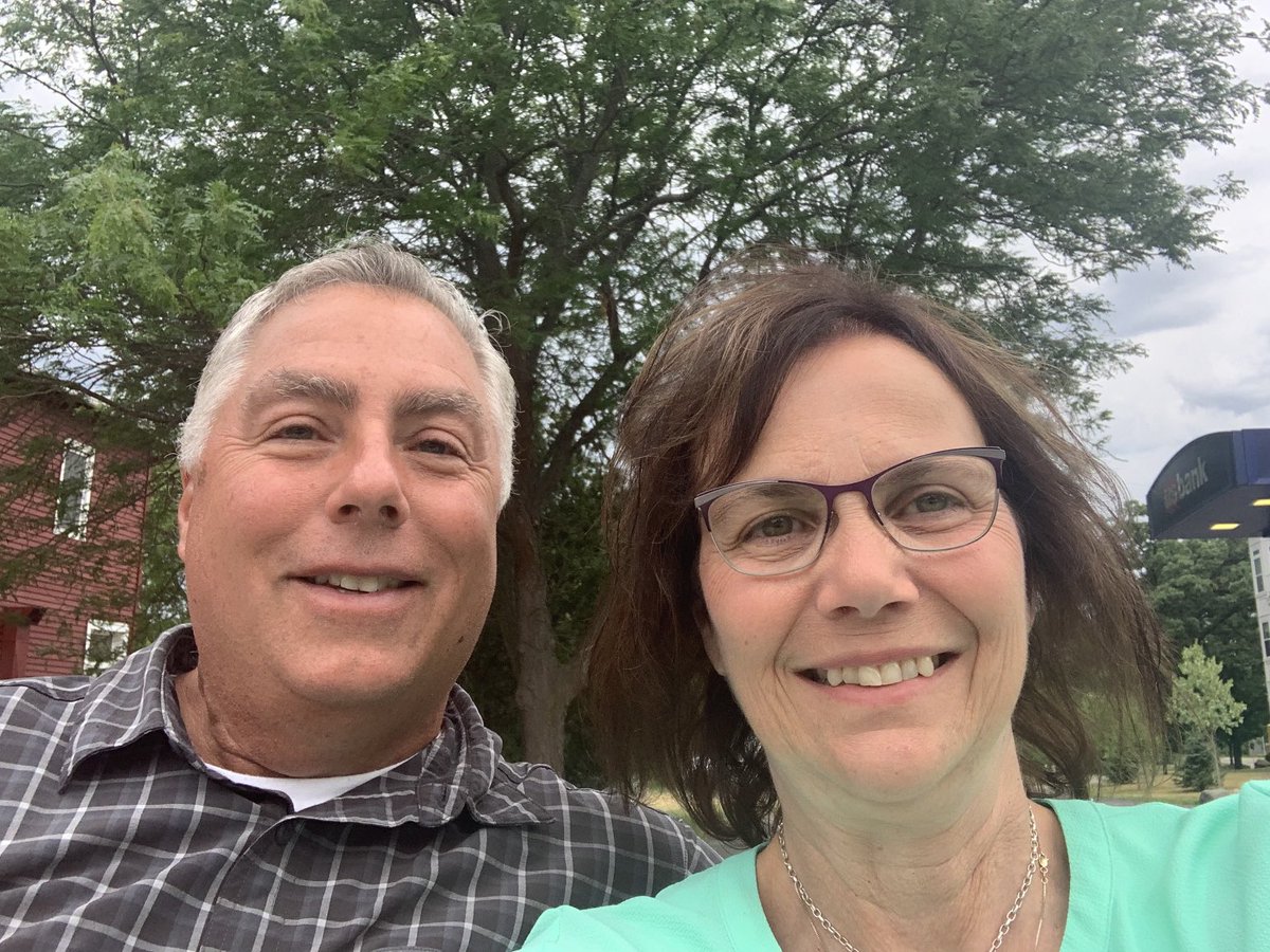 Nellie568's tweet photo. Our 32 anniversary dinner selfie 🥰   #makefunofmomsselfieskillsgirls https://t.co/NtK7Pc3KZA