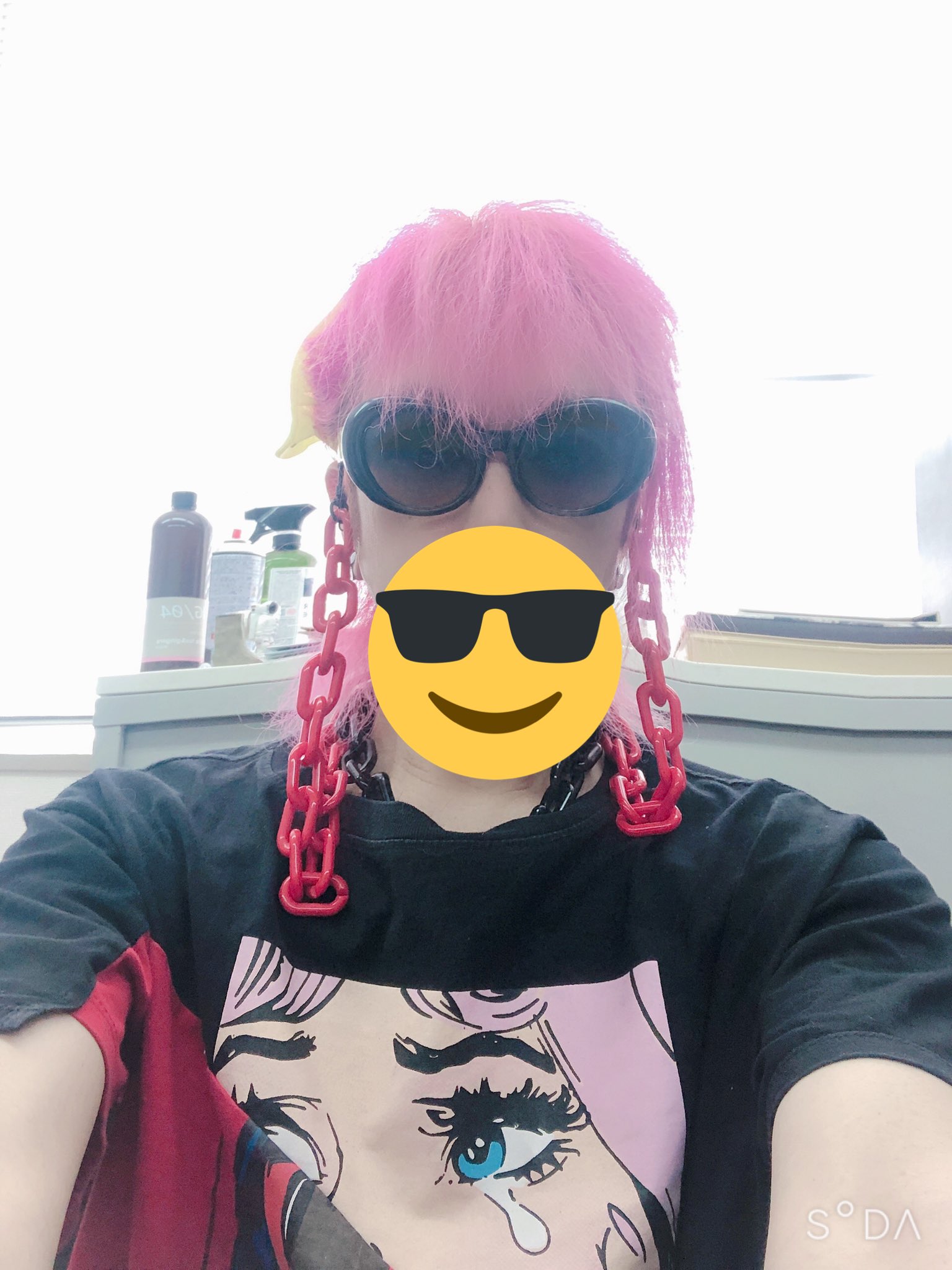 ラテこ おはようございます サービス出勤中 サービス出勤 派手髪 ピンク サングラス モンキーフリップ チェーン T Co Iegy9u6lxa Twitter