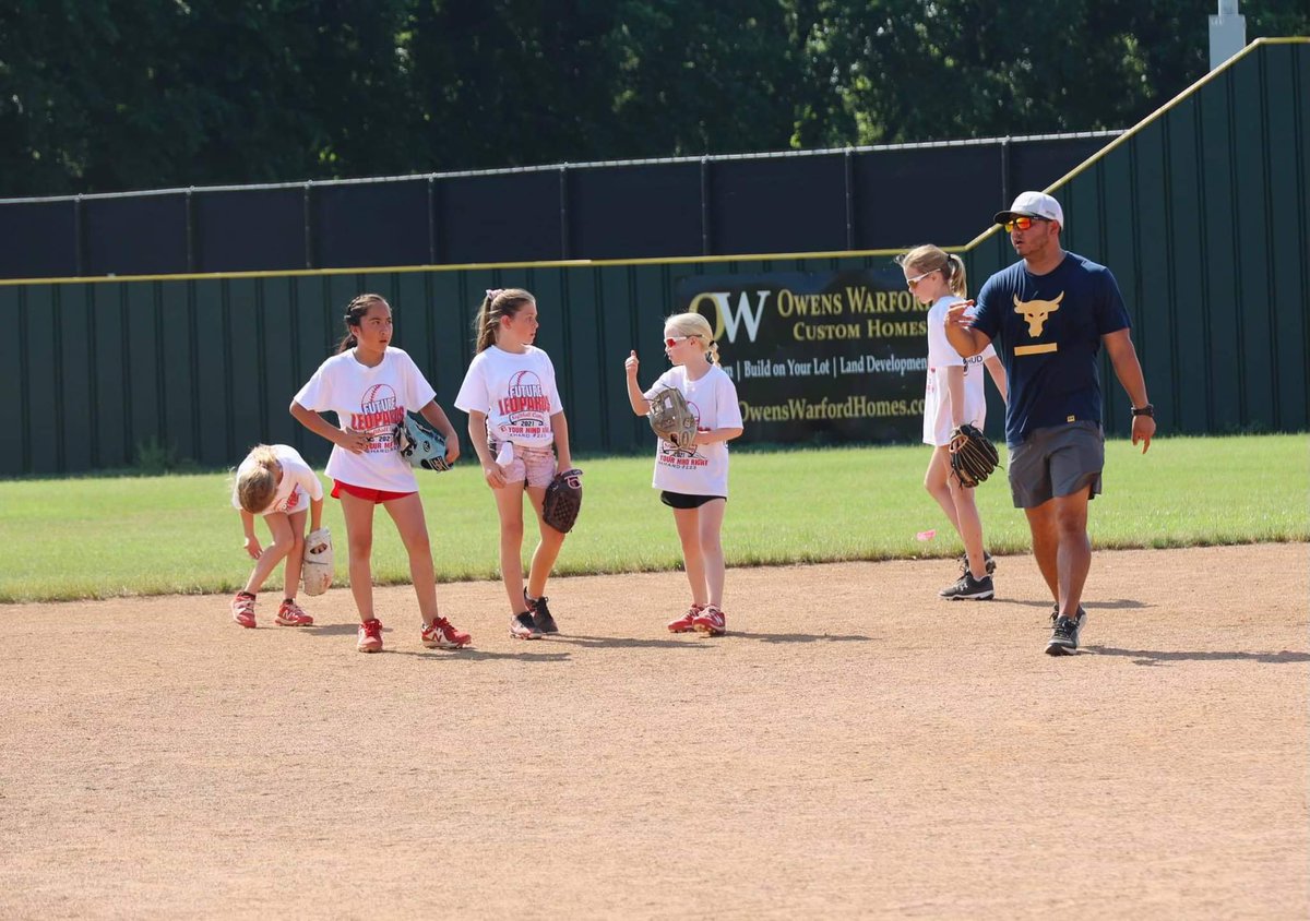 coachDJLopez's tweet photo. Great Final Day of Camp! Our FUTURES did GREAT! We definitely enjoyed our time with you. Stay Grindin, stay Tough and beHARD in EVERYTHING that you do! #223  @SoftballLovejoy #Lp3sports @kfloo_ https://t.co/Bna618JcxO