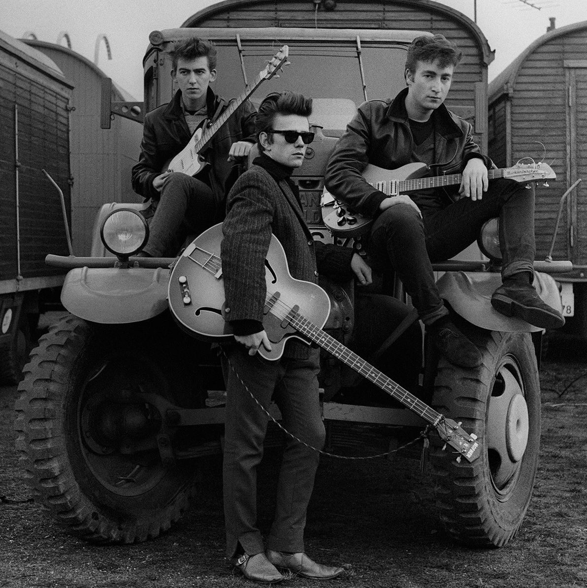 aflashbak's tweet photo. Photographing The Beatles : When Astrid Kirchherr Styled The Group In Pictures and Moptops - Flashbak https://t.co/JxVsOiUMb6 https://t.co/MUN31yLoc6