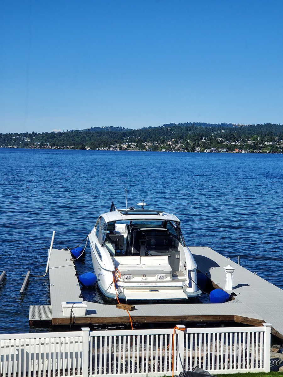 jpfwa's tweet photo. What a day to be on the water in the #PNW
#Renton #LakeWA https://t.co/KVgUNID0Jc