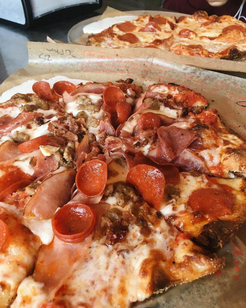 DineLodi's tweet photo. At @smackpiepizza, they take their pizza seriously 💥 Their fresh ingredients and creative combinations are unlike anything you’ll find around @visitlodi or @stocktonca. Whether you’re looking for a signature smack, or want to build your own delicious… https://t.co/UIk7RKtv9g https://t.co/PsVsY43Vk7