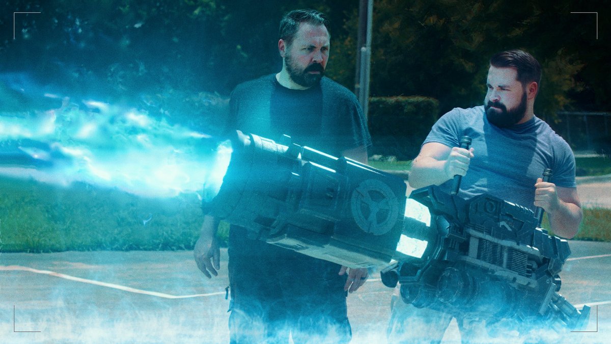 Someone has returned to Film Riot... And we of course welcome them back with a Giant Sci-Fi Laser Gun...

youtube.com/watch?v=afGBA-…