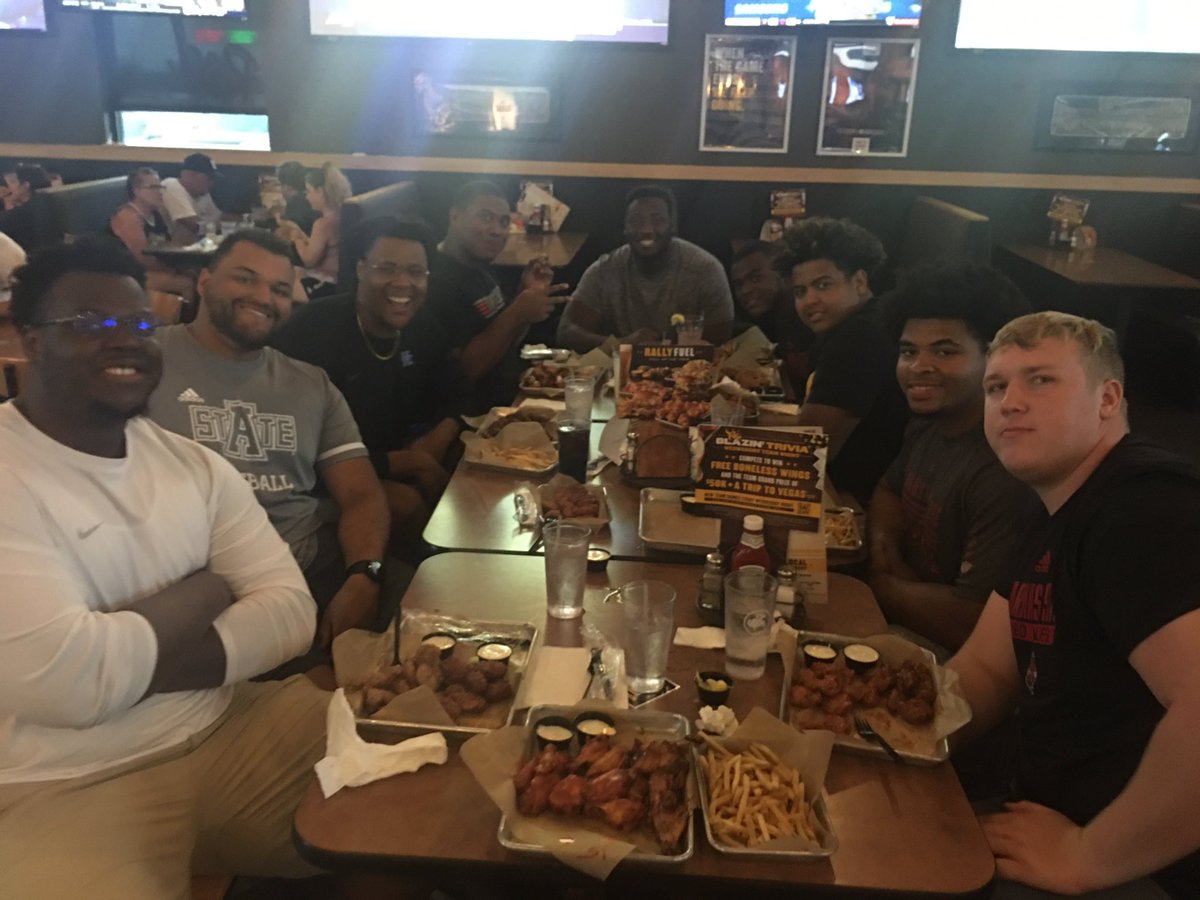 CoachLimegrover's tweet photo. Great night crushing some wings with the O-Line “Newcomers”. The future is bright here for A-State!!
#TrenchPack #WolvesUp #NoWingLeftBehind https://t.co/niooGBu9IS
