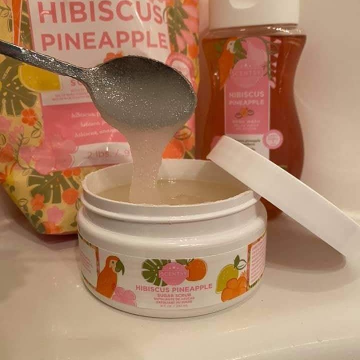 Scentsy Sugar Scrub Exfoliating sugar and moisturizing shea butter and coconut oil team up to reveal smooth soft and glowing skin.
#scentsy #sugarscrub #luna #hibiscuspineapple #watermelontangerine #spaday