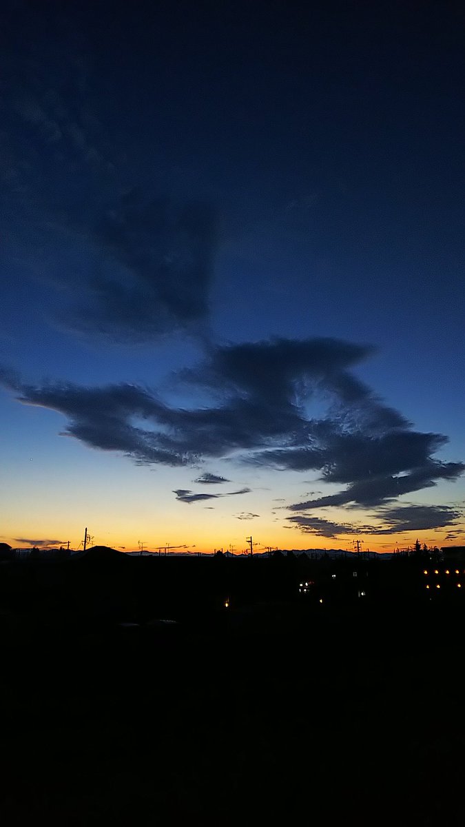 FielddronePilot's tweet photo. 地平線が燃えてました
#夕日 https://t.co/ie8DJeoK7h