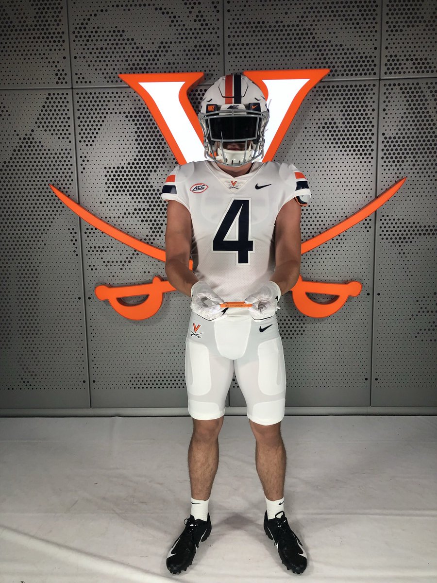 BrentWells45's tweet photo. This has to be my favorite pic from Brody’s unofficial visit to the University of Virginia. I didn’t notice it until now. Zoom in on his hands and you’ll see. https://t.co/9xfHLVinew