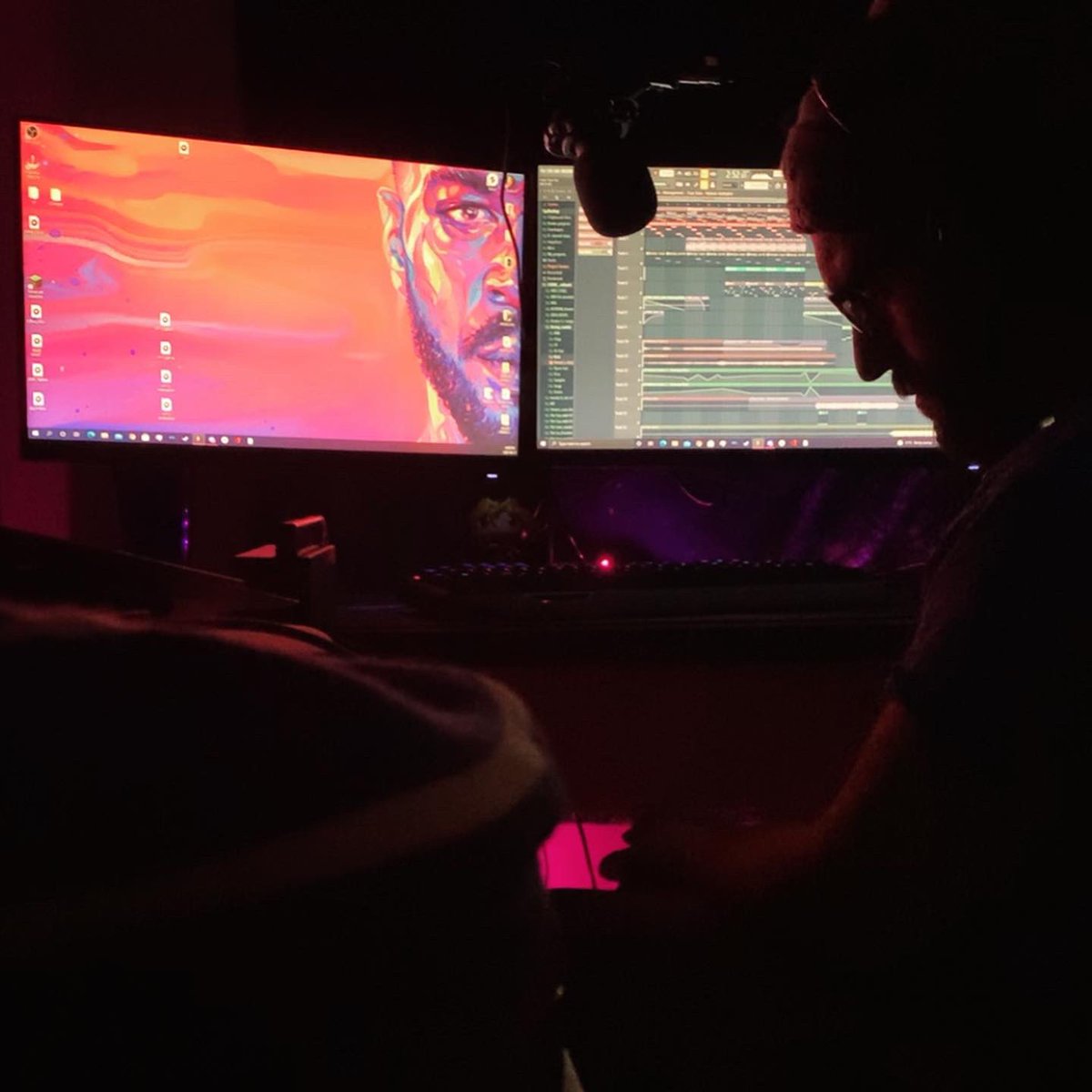 Siraminhos's tweet photo. It’s showtime👽 Thrilled to announce that my debut single featuring @AlleyRocketRV is arriving JULY 5TH, 2021 on all platforms‼️🔥 its a special song from a special album and I can’t wait for you guys to hear it. Pre-save in the bio if you are into that https://t.co/ptEMUTQK1e