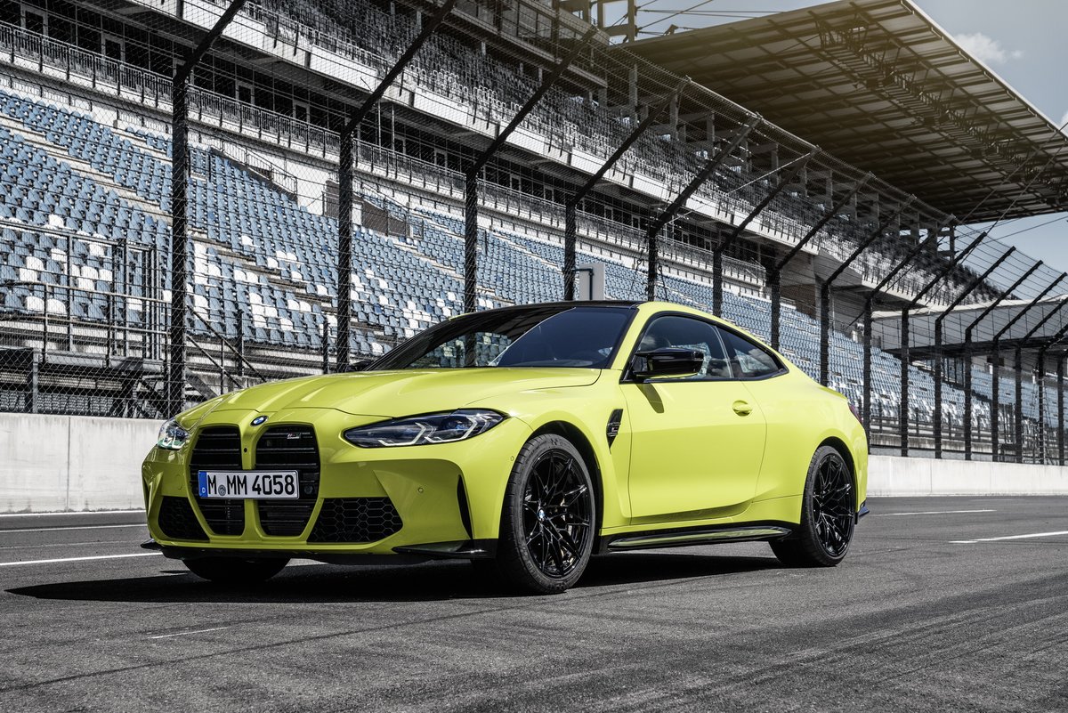 MotorBlogMX's tweet photo. - Exclusivos de @BMWMex M4 son los asientos en fibra de carbono 10 kg más ligeros y con mayor soporte.
- Mismo motor pero un estilo más personal al tratarse de un coupé.
- M Analyzer con detalles de manejo en pista.
- Desde $2,030,000
#BMWFastOrFun #TeamM4 #TheM3M4Competition https://t.co/eWre8rhTMc