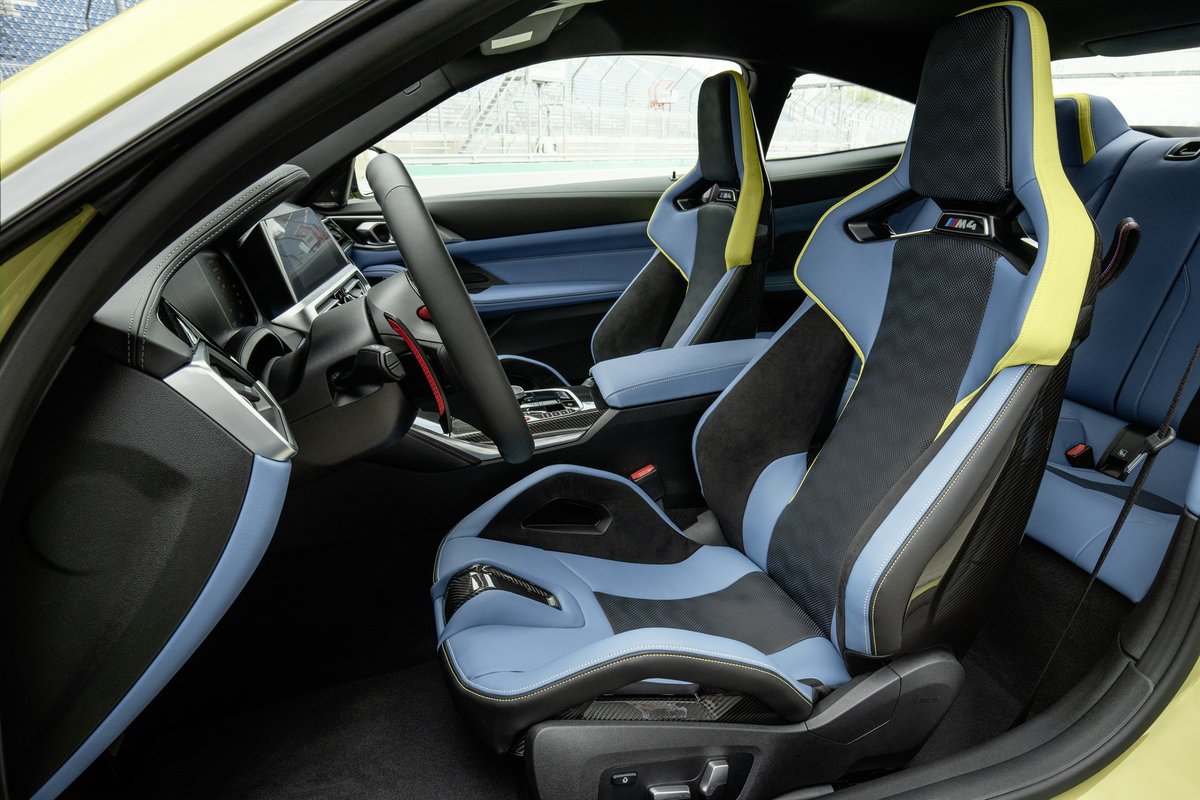 MotorBlogMX's tweet photo. - Exclusivos de @BMWMex M4 son los asientos en fibra de carbono 10 kg más ligeros y con mayor soporte.
- Mismo motor pero un estilo más personal al tratarse de un coupé.
- M Analyzer con detalles de manejo en pista.
- Desde $2,030,000
#BMWFastOrFun #TeamM4 #TheM3M4Competition https://t.co/eWre8rhTMc
