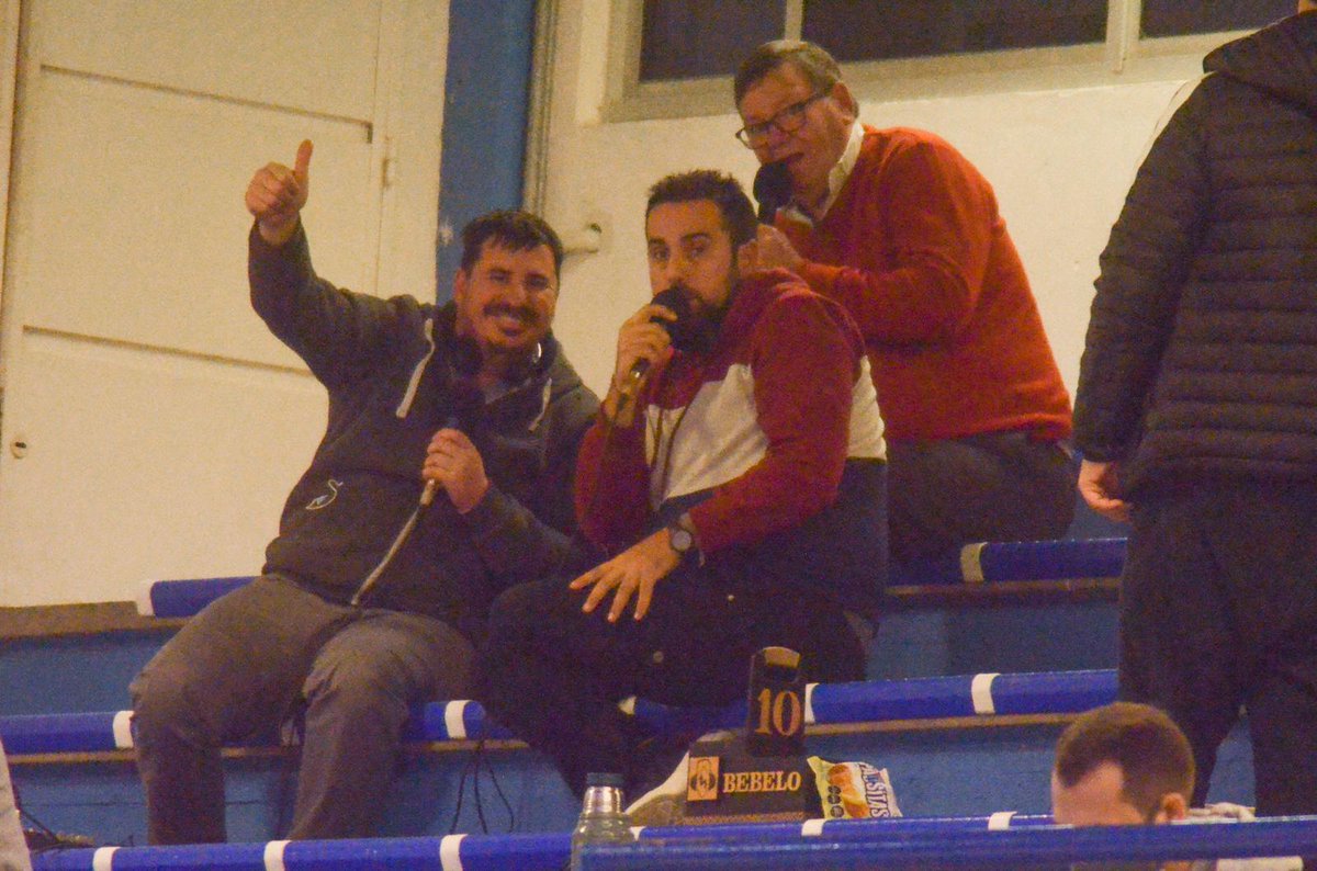 martinelgue's tweet photo. #hilo
Estos 3 fenómenos son los Bolsos de @laabdon único medio partidario que relata en vivo los partidos de basket a los hinchas de @Nacional, ayer no pudieron ingresar a Bigua ya q el trato (acreditaciones) para con las radios partidarias es diferente a las convencionales...👇 https://t.co/iSISuNUSjp