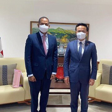 JusticialistaRD's tweet photo. Secretario de Relaciones internacionales del @PLDEnLinea @JCesarValentin se reunió con el embajador de la República Popular China @EmbZhangRun, donde se abordaron temas de interés de desarrollo para ambos pueblos.
#RelacionesRDyChina #RepublicaDominicana #China #ValentinEsPLD https://t.co/8di982trXr
