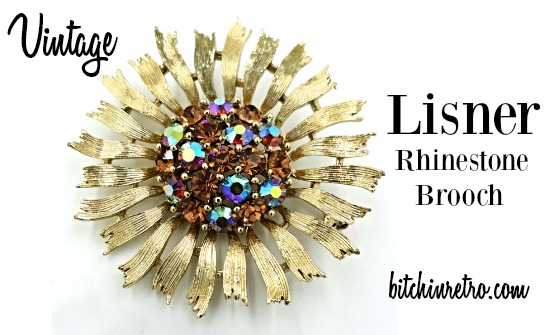 #Lisner vintage #daisy brooch studded with amber and aurora borealis #rhinestones. Lightly textured gold petals emanate from a raised dome of #rhinestone gorgeousness. Each #petal varies in length giving the #brooch a 3D quality.  

#vintage #bitchinretro

bitchinretro.com/products/lisne…