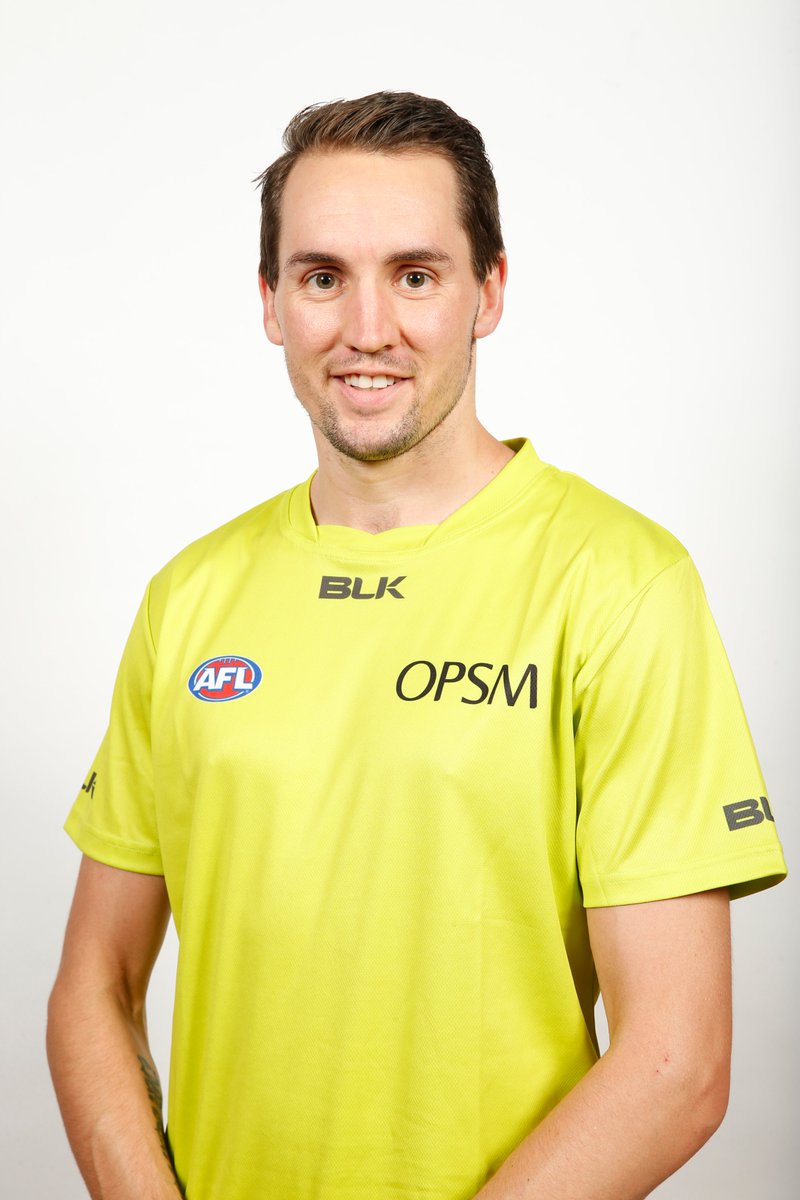 VFL's tweet photo. We congratulate Andrew Talbot on 200 #VFL games

2018 #VFL Field Umpire of the Year
#VFL Life Member
2nd most #VFL games umpired ever

He will umpire today's @PortMelbourneFC v @CarltonReserves clash

👏👏 Well done Andrew https://t.co/pq5s1r0hAb