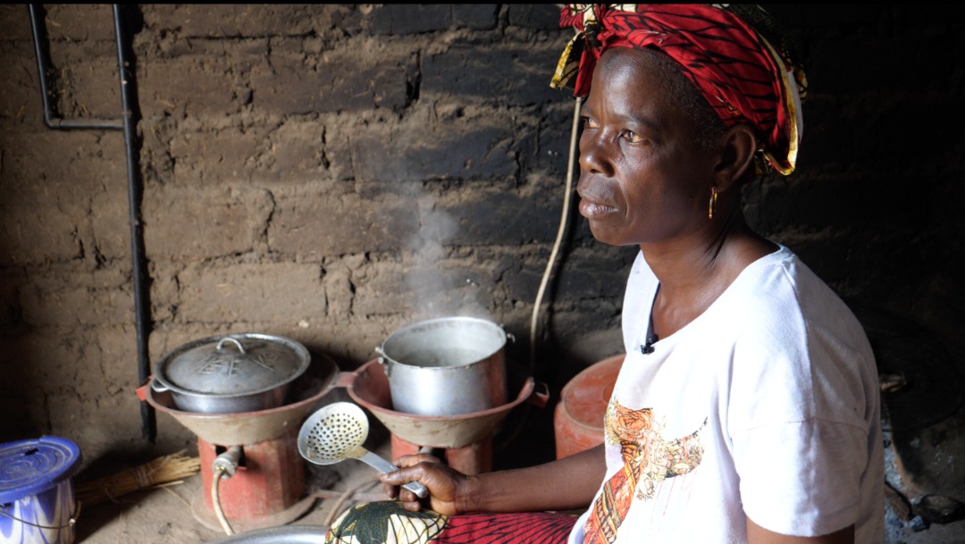 peged_pnud's tweet photo. En #Guinée🇬🇳, la technologie du #biodigesteur 🔥 réduit la charge de travail des #femmes_rurales. 
A travers #Projet_biogaz, @theGEF et @PNUDGuinee contribuent à atteindre la cible 5️⃣ de #ODD 4️⃣ des objectifs mondiaux.
@GouvGN 
@pnudfr 
👉https://t.co/AbEO9xNxir https://t.co/Tw996P2oYu
