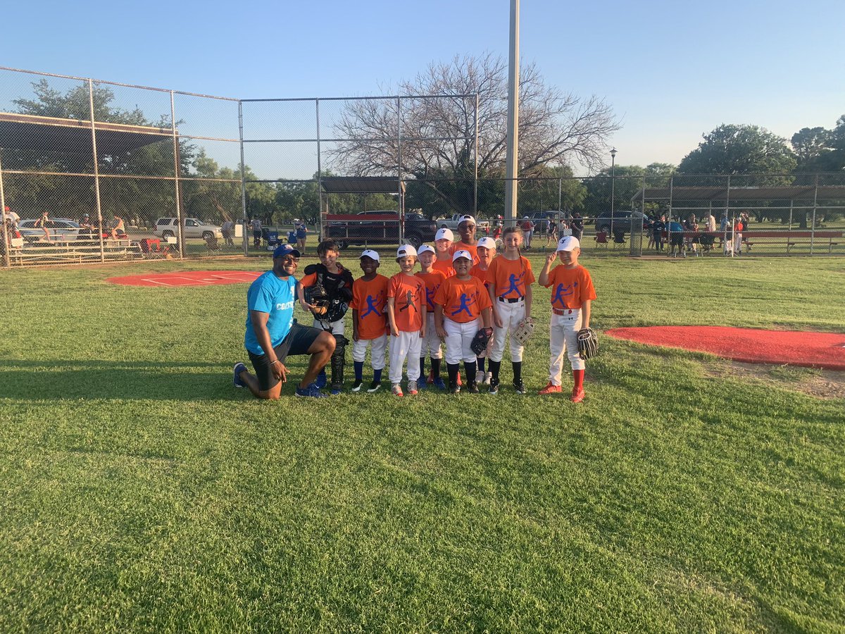Enrique__Davis's tweet photo. Congratulations to the Astros on winning our season opener tonight! Our team is filled with wonderful children who are eager to learn and Itโs a joy to to have my boys play on the same baseball team with me as their coach!! #CoachEnriqueDavis #GodIsLove #PriorityTraining #Blessed https://t.co/hiF0UvZhd5