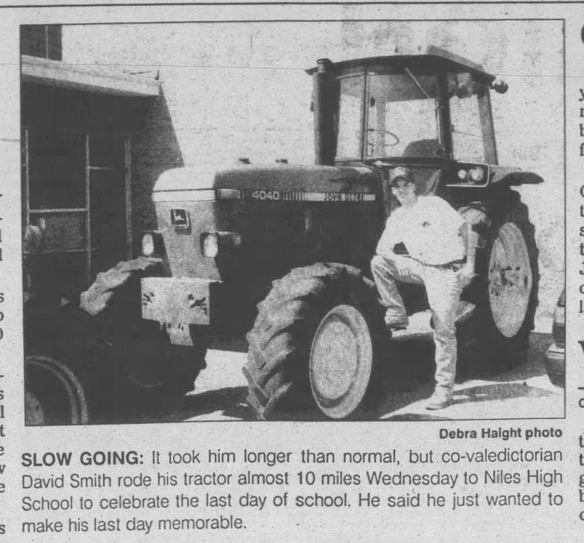 MichiganHist's tweet photo. Niles High School student and tractor he rode to school on his final day
pictured in May 23 1996 Benton Harbor - St Joseph Herald Palladium
#NilesMI https://t.co/DwGRfUniNk