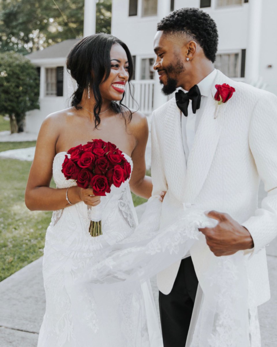 Stunning 💕🌸

@frenchchevelle 

georgiapalmsandgardens.com

#wedding #weddingdress #weddingphotography #weddinginspiration #weddingday #engaged #engagement #engagementphotos #bride #bridesmaids #bridetobe2021 #brideandgroom #groom #weddingvenue #venue #decor #weddingdecor