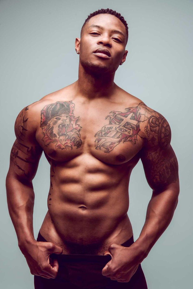 fittipsformen's tweet photo. Make sure to check out @CharlieMadeIt and get fit 💪🏾#Snapchat #Instagram #fittips #getfit #fitness #fitnessformen #workingout #workout #muscle #musclemen #muscleguys #follow #share #rt #retweet #gotmilk #allnatural #vlines #happytrail #treasuretrail #cleancut #abs #pecs #lean https://t.co/LBTDs2ITtH