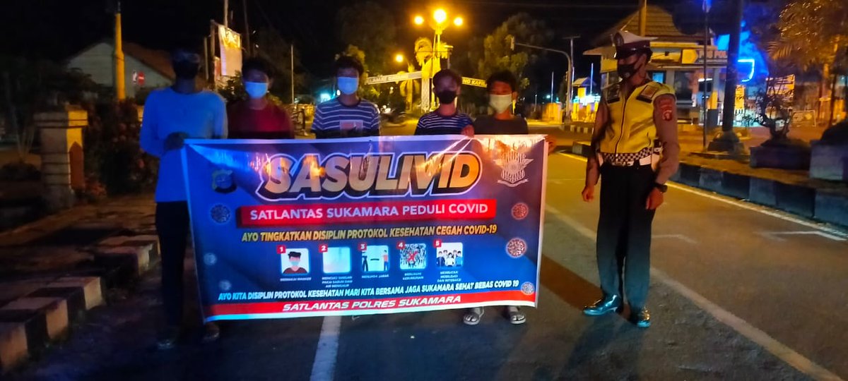 SukamaraPolres's tweet photo. Selamat pagi sobat Lantas Polri... 

Kepedulian Satlantas polres Sukamara terhadap pandemi covid19 program SASULIVID dengan memberikan masker untuk pencegahan penyebaran covid19. https://t.co/TG8SMT37Rn