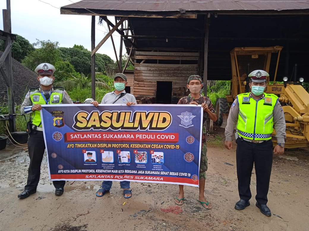 SukamaraPolres's tweet photo. Selamat pagi sobat Lantas Polri... 

Kepedulian Satlantas polres Sukamara terhadap pandemi covid19 program SASULIVID dengan memberikan masker untuk pencegahan penyebaran covid19. https://t.co/TG8SMT37Rn