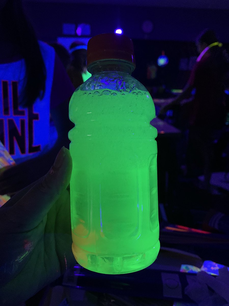 gakroenke's tweet image. Celebrating the end of session 1 #spsartworks With a GLOW party! 🌟🎉🥳 we are ready for Glow art session 2 @Sequiota #spsexplore #glowart