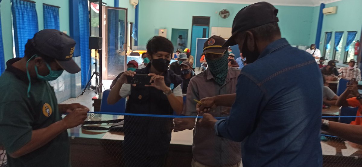 adentakurnia's tweet photo. Jum'at, 18/06/21,@adentakurnia @patria_ibi @rio_karunia Pendampingan kepada Kelompok binaan dalam Kegiatan Pelatihan Pembuatan Alat Tangkap GillNet secara daring di aula PPP Puger 17-18 Juni 2021
#GiatLuhkanSatminkalBWI #Jember #Puger #LuhkanJaya
@bppp_banyuwangi @puslatluhkp https://t.co/62pYU94Tdv