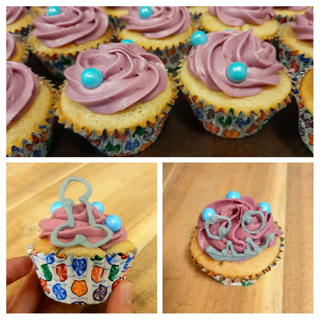 CarlaFe203's tweet photo. @Anna_Rader and I are watching with Jester inspired blueberry cupcakes! π§π #CriticalRole #thetravelerismycopilot #captaintusktooth @LauraBaileyVO https://t.co/1iOD8B0wku