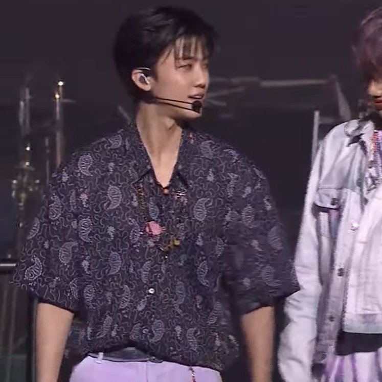 แจมินเหมาะกับเสื้อเชิ้ตพริ้วๆแบบนี้อะ หล่อมาก , _ ,