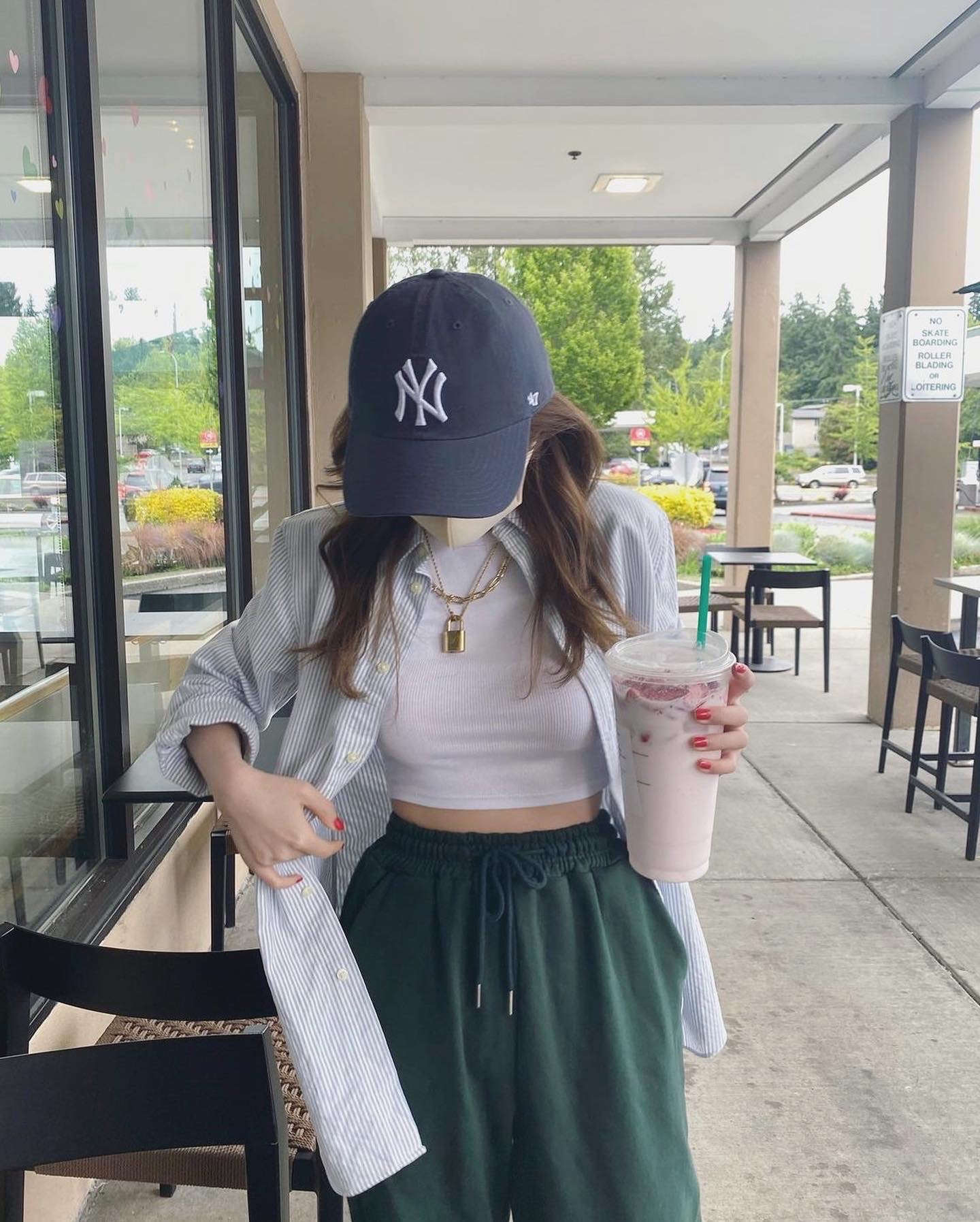 Envylook Japan Rabi Gramさんの お洒落なジョガーパンツコーデを紹介 ෆポイントカラージョガーパンツ ෆhttps T Co Ne4yfz0qem Envylook Ootd ジョガーパンツ 韓国ファッション お洒落コーデ ジョガーパンツコーデ ファッション シャツ