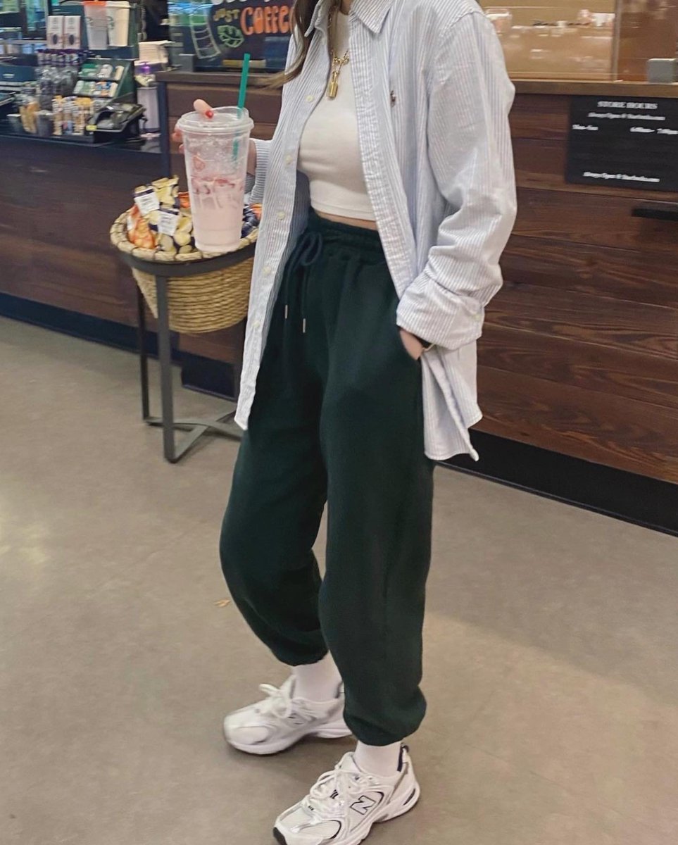 تويتر Envylook Japan على تويتر Rabi Gramさんの お洒落なジョガーパンツコーデを紹介 ෆポイントカラージョガーパンツ ෆhttps T Co Ne4yfz0qem Envylook Ootd ジョガーパンツ 韓国ファッション お洒落コーデ ジョガーパンツコーデ ファッション