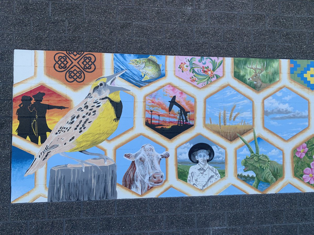 PaulNoot's tweet photo. More progress #northdakota #muralpainting I can see the end! #bismarck https://t.co/nLyhNPCjcq