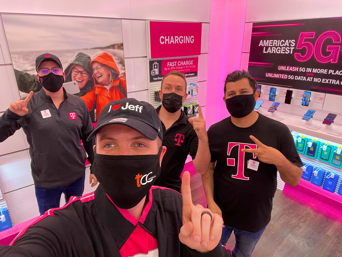 w311h3110th3r3's tweet photo. Had some amazing visits with @jszostek in Northern Minnesota and Fargo. Got to show him how proud I am of my team and celebrated each door contributing to the number 1 market in the West Region! P.S. He liked my hat. @TCCMobile https://t.co/RAJkTde7kL