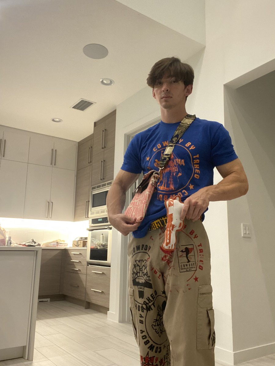 AlbertsStuff's tweet photo. nothin im just cool and my friends made the clothes https://t.co/URnM60TBe8