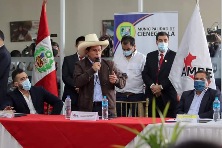 Muy gratificante el encuentro con los alcaldes de la Asociación de Municipalidades del Perú (AMPE). Hemos coordinado acciones de organización para el desarrollo de un país democrático grande y próspero. #PalabraDeMaestro