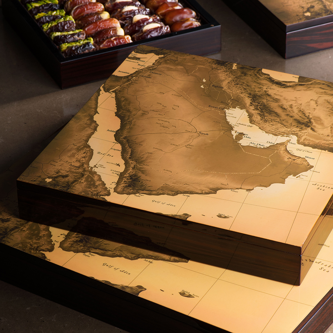 Bateelgourmet's tweet photo. Discover Bateel’s statement gifts to celebrate #FathersDay, featuring a selection of premium organic dates and exclusive gourmet products. Order online at https://t.co/xPHSWjGjgv or visit one of our boutiques to pick out your gift. #FavoriteDad #DiscovertheDifference https://t.co/Zl1sGOqvVu
