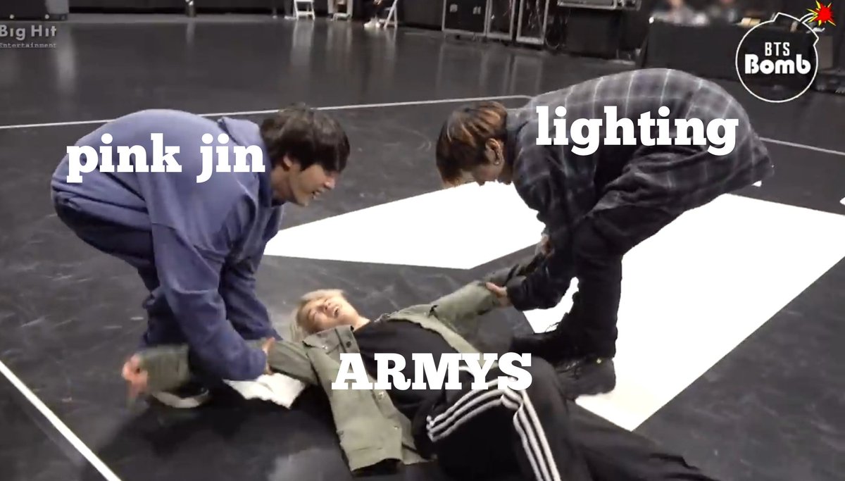 seokjinmylabsss's tweet photo. armys mind pink jin or lighting https://t.co/d9GWhD9aVe
