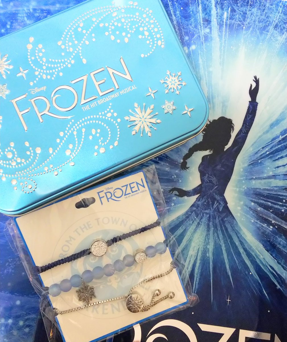 南風 実際に見てみたかったので 劇団四季のアナ雪のグッズを買いに浜松町へ お菓子やウェブショップには無かったブレスレットもありました