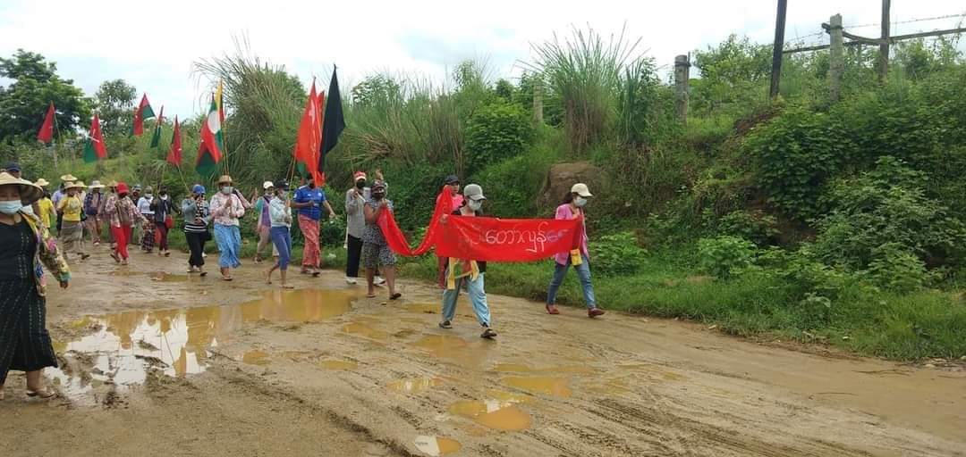 yetothesky's tweet photo. Anti-Military Strike by residents from LoneKhin,Hpakant. 
#WhatsHappeningInMyanmar 
#June18Coup https://t.co/GerSUZqzrz