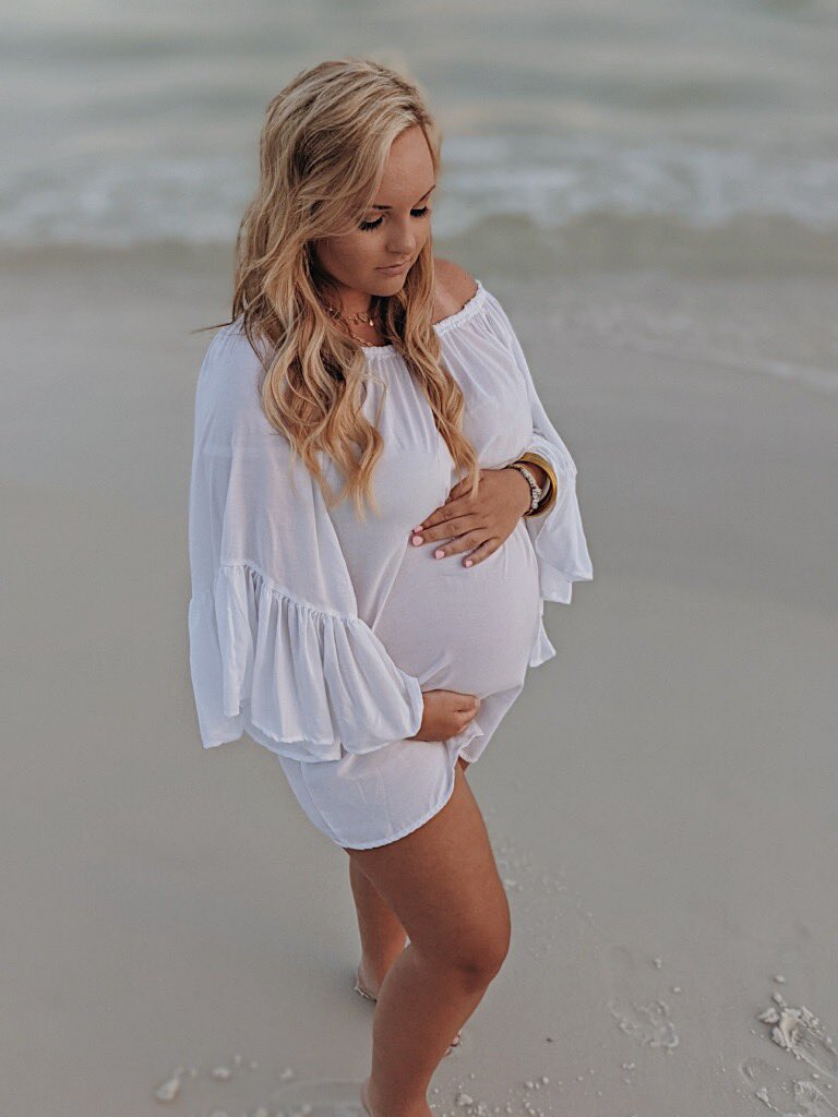 mcfearin123's tweet photo. 8 more weeks! 💗💞👣 https://t.co/1XZzSc1GKv