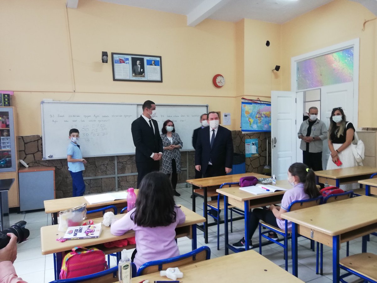 Okulumuza ziyarette bulunan Eyüpsultan Kaymakamı Sayın İhsan Kara beyefendiye ve Eyüpsultan İlçe Milli Eğitim Müdürümüz Sayın Alper Asım Özer beye öğrencilerimiz öğretmenlerimiz adına çok teşekkür ederiz. <a href="/eyyupkirpi/">eyyupkirpi</a> <a href="/alperasimozer/">Alper Asım Özer</a> <a href="/ihsankara41/">ihsan kara</a> <a href="/EyupsultanMem/">Eyüpsultan İlçe Millî Eğitim Müdürlüğü</a> @Eyupsultan_TC