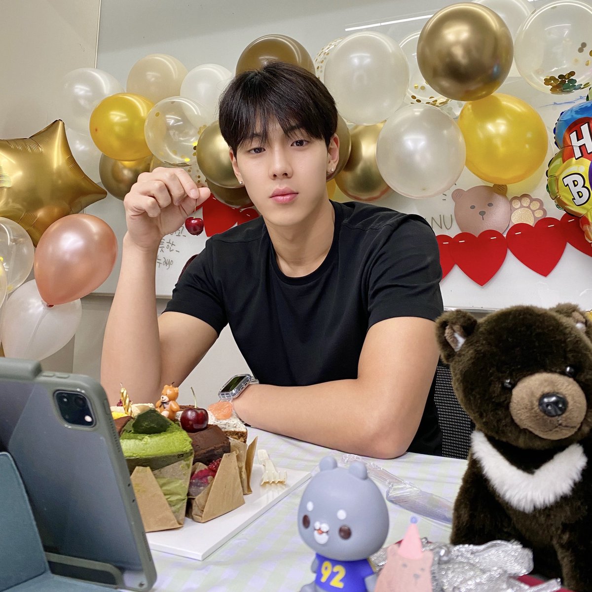 OfficialMONSTAX's tweet image. 너무 너무 즐거운 생일 방송이었어요 축하해 주신 분들 같이 방송 봐 주신 분들 감사합니다 사랑해요 금방 봐요 #셔누