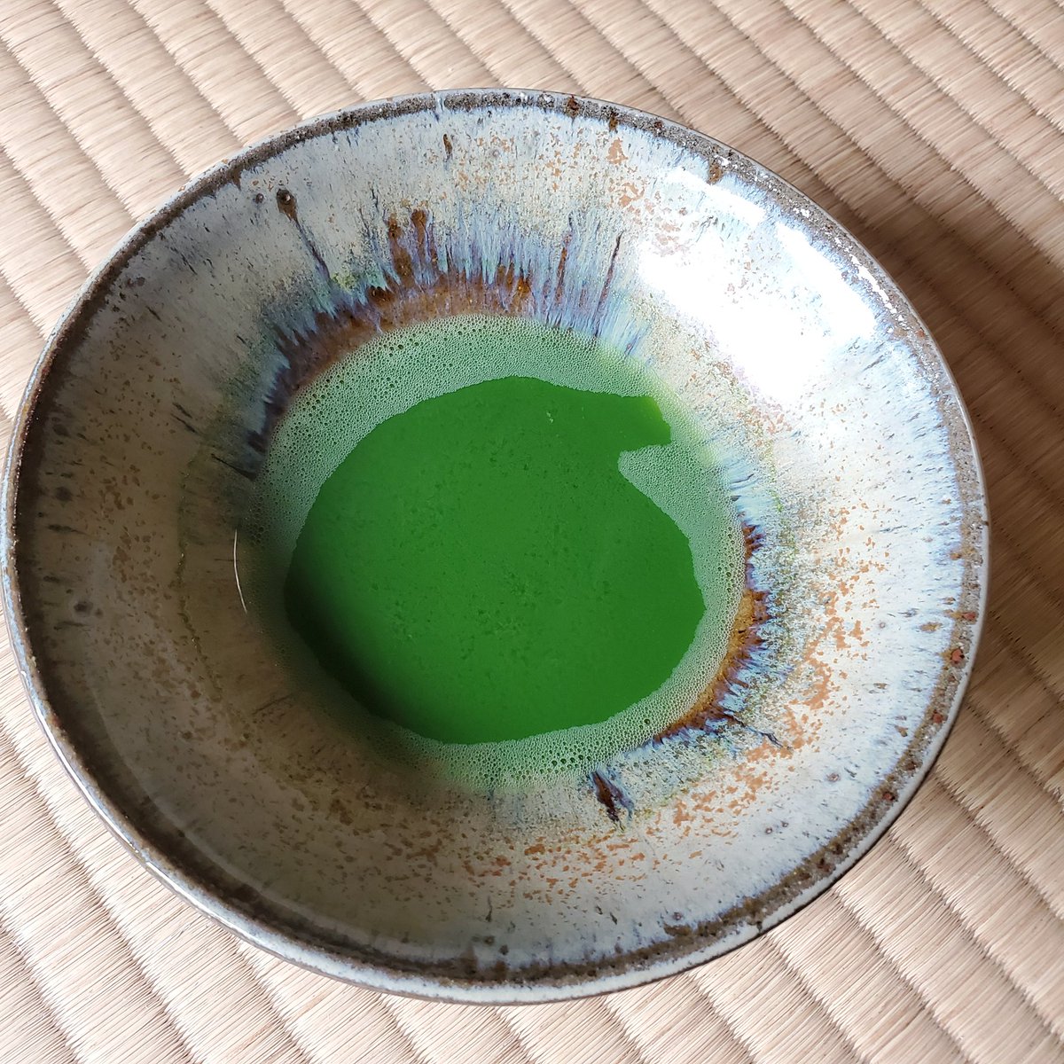 茶道体験カメリア 先日カメリアで行われたお稽古の様子です 6月に入り お道具もお菓子 も一気に涼しげな雰囲気になりました もう夏ですね 琥珀 何のお魚かわかりますか 茶道 抹茶 和菓子 着物 茶道体験カメリア 先日カメリアで行われたお稽古の様子です 6月に入り お道具もお菓子 も一気に涼しげな雰囲気になりました もう夏ですね 琥珀 何のお魚かわかりますか 茶道 抹茶 和菓子 着物