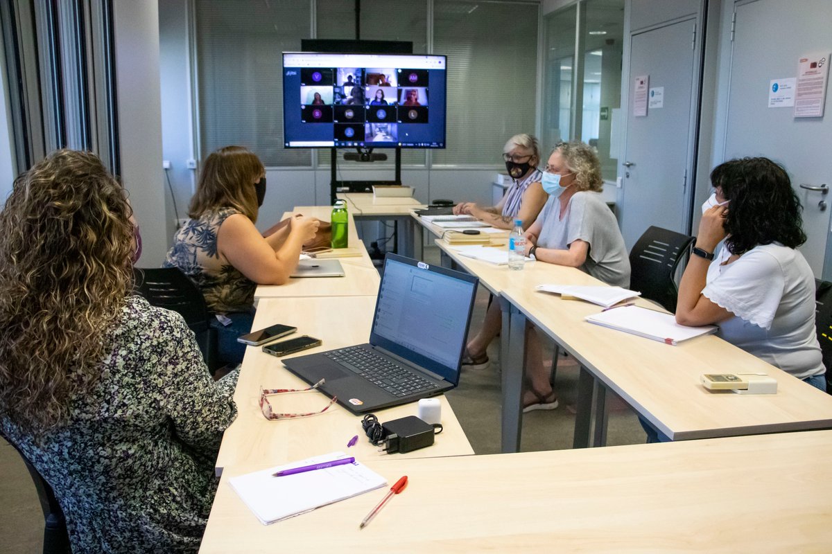 ccoo_fsc_cat's tweet photo. 🙋‍♀️Avui es constitueix la Xarxa de Dones de l'FSC. Volem fer front i avançar en l'eliminació de les desigualtats i discriminacions de les dones al treball remunerat i arreu. Volem fer força col·lectiva!💜

#CCOOAntimasclista
#donesccoo #ccoofeminista
@ccoocatalunya  
@DonesCCOOCat https://t.co/QJ5MnCtisi