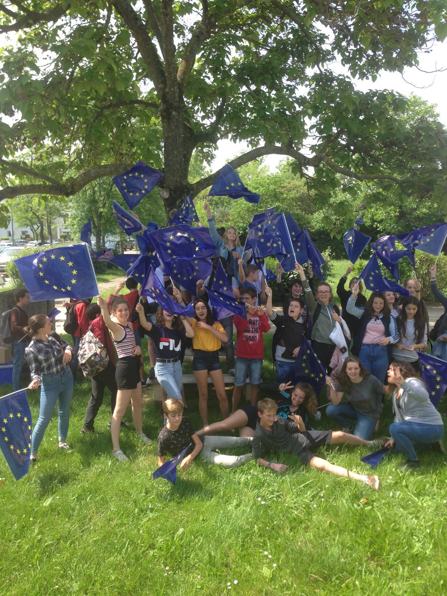 #18juin1940, #DeGaulle appelait à la #résistance. 23 ans après, il signait avec #Adenauer le #TraitédelElysée, scellant la réconciliation entre la France et l’Allemagne. Entre les deux, l’intime conviction qu’une #Europe en paix passe par un #engagement et une #mémoire partagés