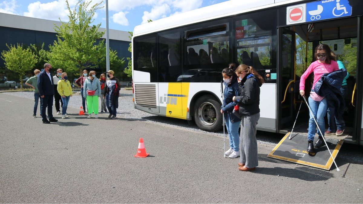 bernard_tabary's tweet photo. In #Belgium, the teams organised a day with schools to teach pupils with physical disabilities how to travel #safely. Congratulations to the #Keolis Belgium teams for this great initiative which proves Keolis' commitment to safe & accessible #mobility for all! 👏 #SafeWithKeolis https://t.co/lb4a5DE6Yl